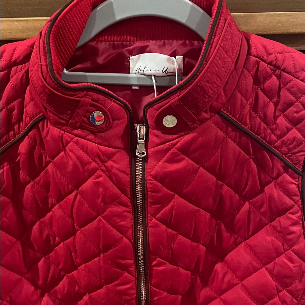 Active USA Quilted Red Sleeveless Puffer Vest - Picture 4 of 5